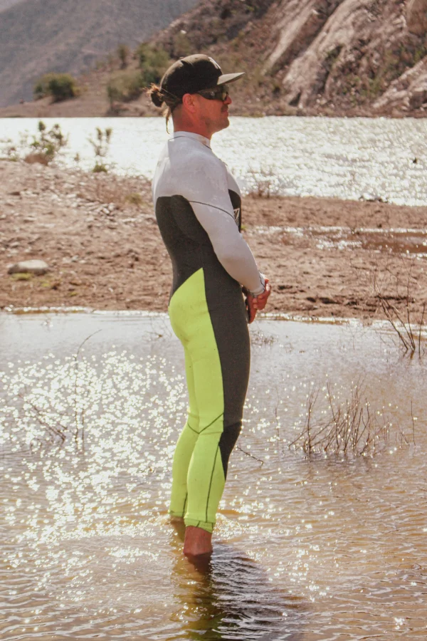 traje-neopreno-verde-y-blanco-3